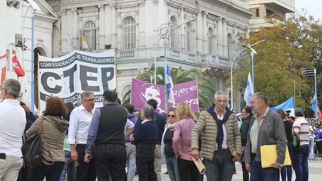 Por trabajo, producción y soberanía gremios y organizaciones sociales se manifestaron en Paraná