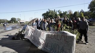 Vecinos de La Ribera cortan las rutas 11 y 91 en reclamo de obras