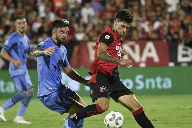 Newells ganó ante su gente en la vuelta al Coloso y sigue invicto y puntero