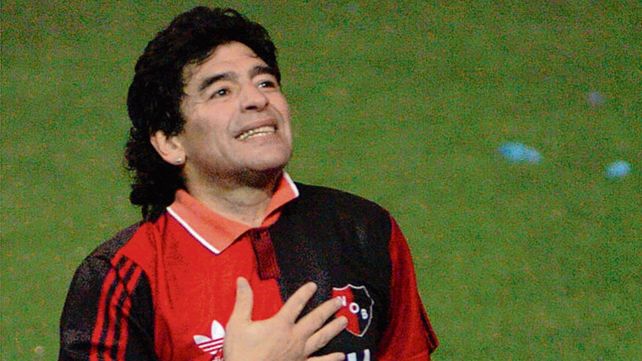 Con la leprosa. Diego enfrentó a Colombia en 2006 en el showbol.