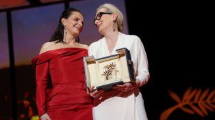 Juliette Binoche le entregó un premio honorífico a Meryl Streep en Cannes y le dedicó un discurso emotivo que se volvió viral