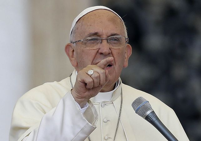 Francisco habló ayer tras el rezo del Angelus.