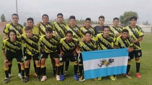 Festejó un gol con la bandera de Malvinas y le sacaron tarjeta roja