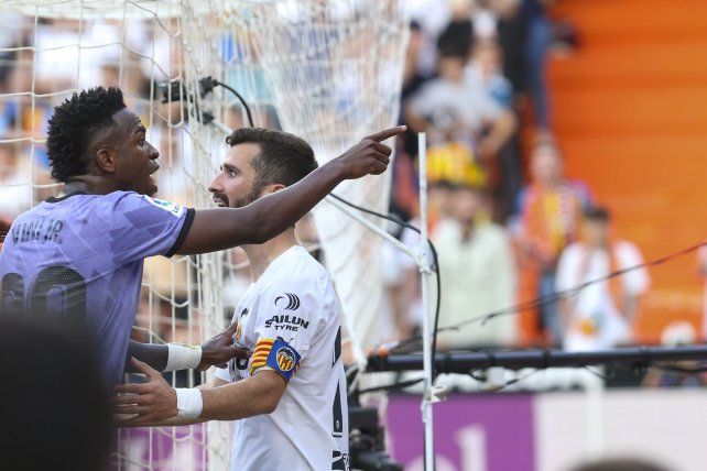 Vinicius reacciona por los insultos en Valencia: En Brasil, España es conocida como país de racistas