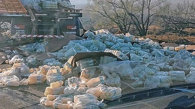 Puente Victoria - Rosario: chocaron dos camiones y hay personas fallecidas