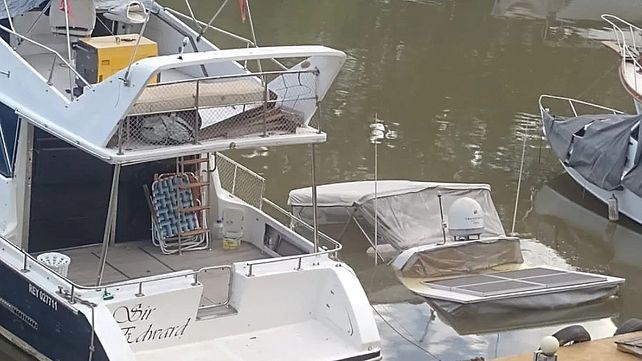 Este miércoles se hundió una embarcación que estaba amarrada en una de las dársenas del Club Náutico Paraná.&nbsp;