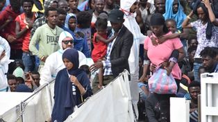 Francia recibirá a los inmigrantes del Aquarius