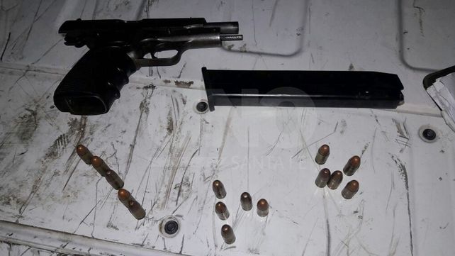 Secuestro. Arma y cargador con 25 balas que tenía en su poder el dominicano detenido en Rosario