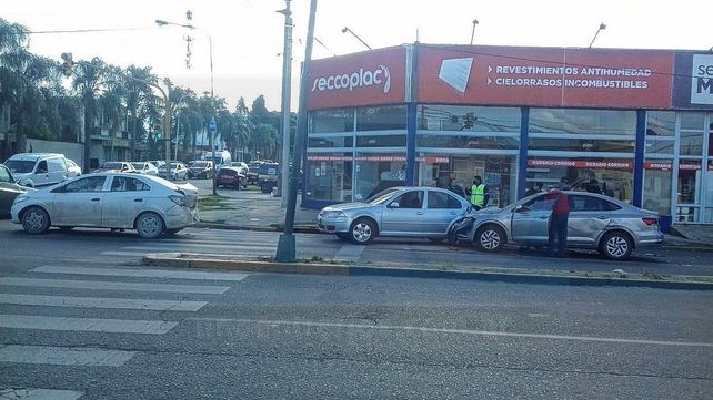 Video: cuádruple choque con lesionados y autos muy dañados