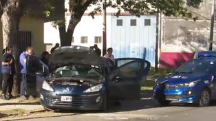 Robó un auto en Villa G. Gálvez y chocó un árbol en Rosario tras una persecución