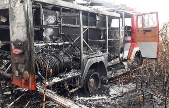 Fueron a apagar un incendio y se les quemó la autobomba