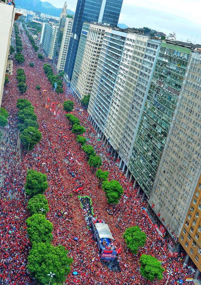 Flamengo festejó la Libertadores con una multitud en Río de Janeiro