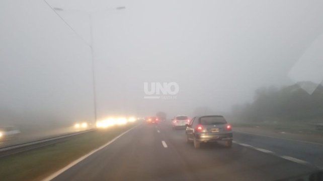 Alerta vial por niebla en la región: ante la reducción de visibilidad recomiendan postergar viajes