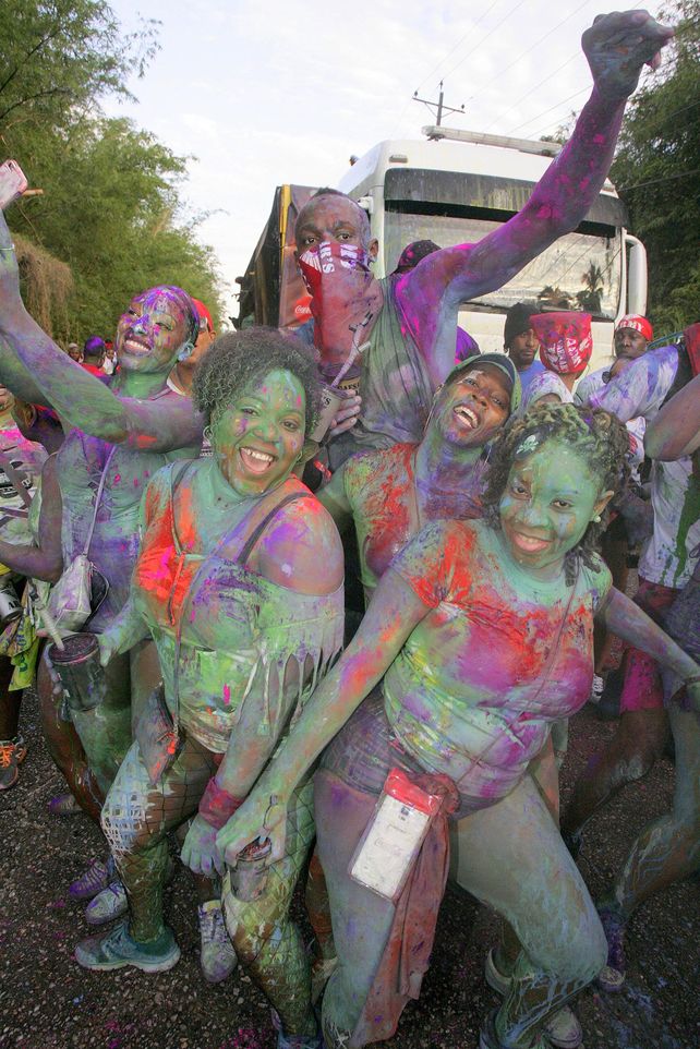 Polémica por las fotos de Usain Bolt en el carnaval de Trinidad y Tobago