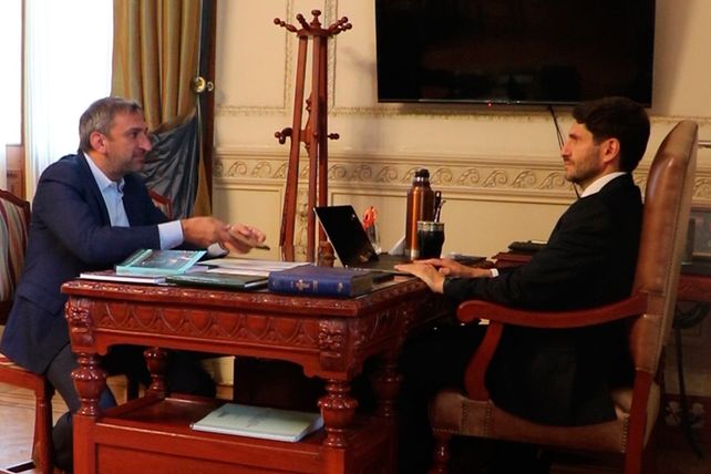 Jorge Massón y el gobernador de Santa Fe durante la reunión en la sede de Gobierno en Rosario.&nbsp;