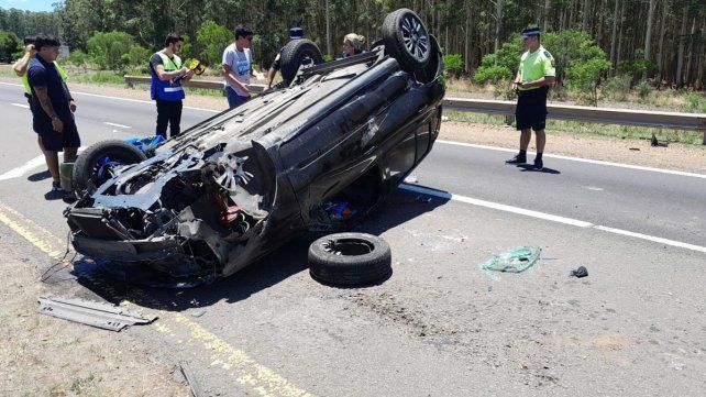Viajaba una madre con sus dos hijas cuando el auto despistó y volcó en la RN14