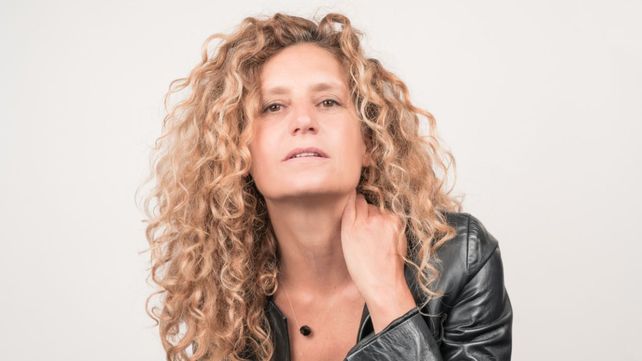 La cantautora uruguaya Ana Prada vuelve a Rosario este domingo 11 con las canciones de su más reciente disco No