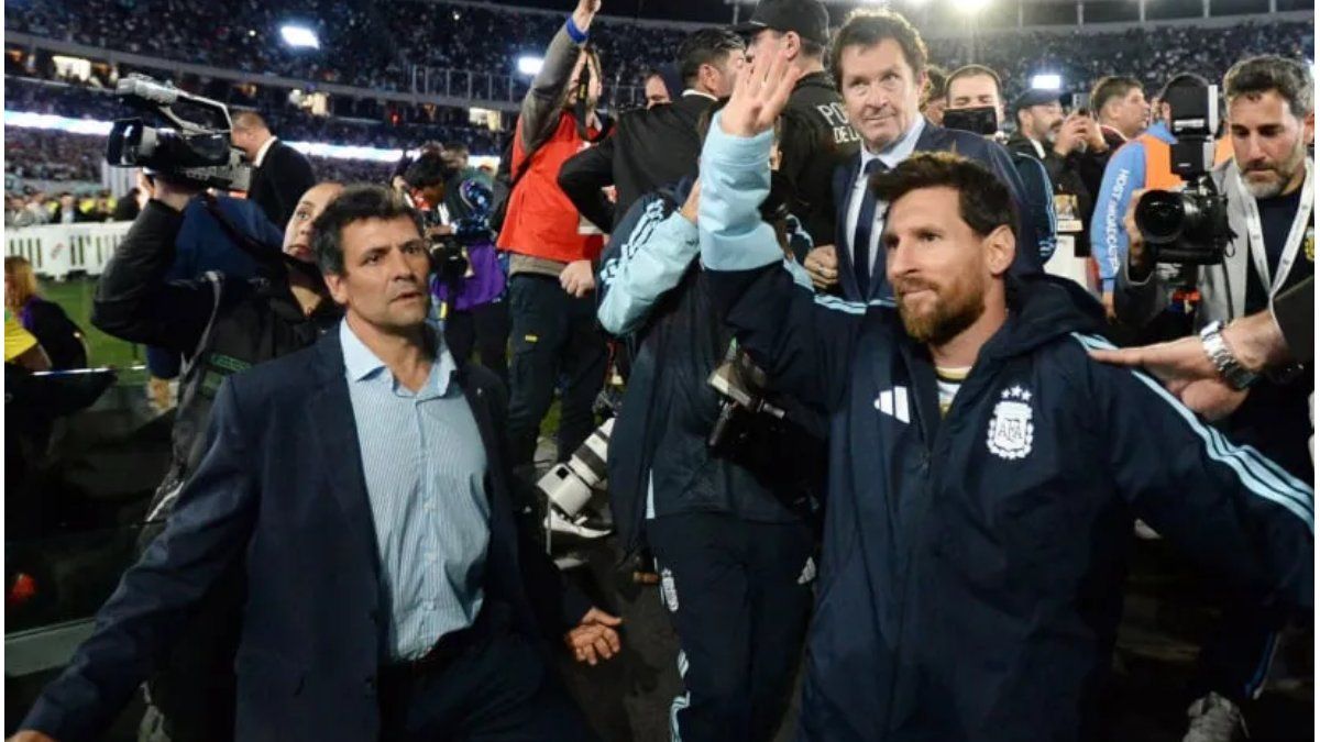 La intimidad del último viaje de Messi: sus compañeros le cantaron para que continúe