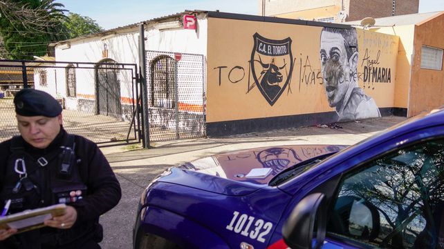 El mural de Ángel Di María en el club El Torito fue vandalizado en las primeras horas de este miércoles.