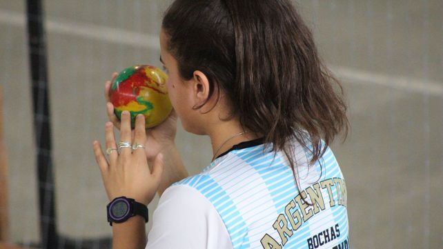 Milagros Pereira nació con una bocha en las manos
