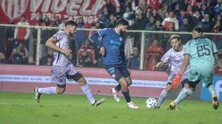 Unión es junto con Racing los dos equipos que más patearon con destino al arco rival.