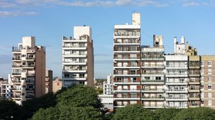 Crecen las deudas de tarjetas y en Rosario suena un plan para cancelar expensas