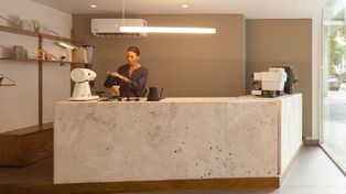 Julia Parera Déniz abrió su laboratorio de café de especialidad en Rosario y brinda capacitaciones sobre esta bebida.