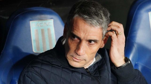 Vojvoda dejó de ser el entrenador de Racing tras la eliminación de la Copa Argentina.
