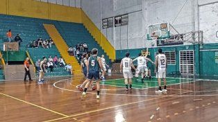 Almagro venció a Regatas sigue arriba en la A1 del Oficial
