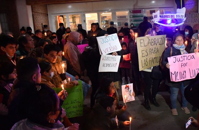 Córdoba. Familiares de los cinco bebés fallecidos en el Hospital Neonatal reclaman justicia.