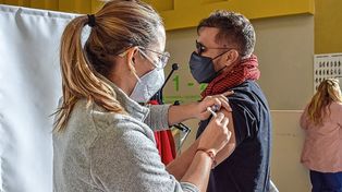 Covid-19: faltan colocarse el refuerzo unas 700.000 personas