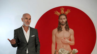 Salustiano García junto a su obra, un Cristo resucitado de alto valor artístico.&nbsp;