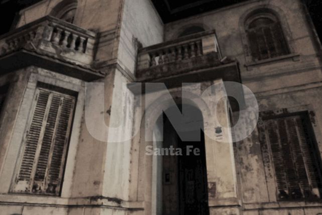 Imponente. A pesar del gran deterioro que presenta la vivienda ubicada en 3 de Febrero y avenida Gobernador Freyre