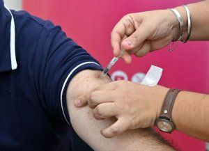 La campaña antigripal en Santa Fe ya alcanzó a casi 350.000 personas y superó en 34% la cifra del año pasado