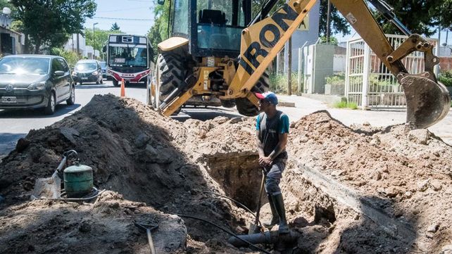 El Municipio de Paraná realiza tareas en cañerías de calle Croacia Norte y pone en funcionamiento un tanque de reserva de agua en Bajada Grande&nbsp;