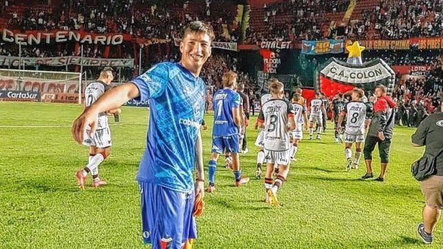 VIDEO: las inferiores de Colón le dejaron un mimo grande a Tomás Paredes