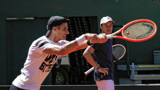 Argentina entrena con el equipo completo para la serie ante la República Checa