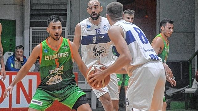 Estudiantes pudo cerrar el juego a su favor a partir del último cuarto del partido.