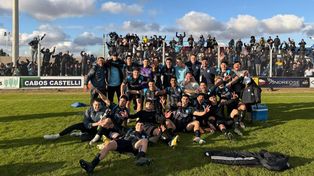 El equipo del León que se consagró campeón en Casilda tras vencer al Tricolor.&nbsp;