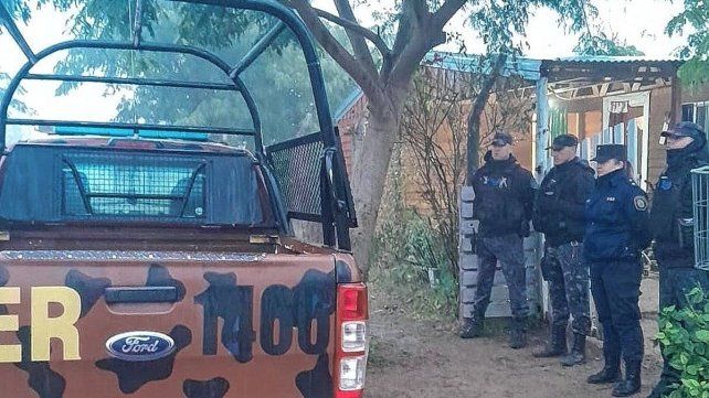 La policía intervino en tres localidades para dar con el paradero de un presunto abusador.