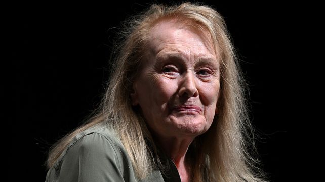 La escritora francesa Annie Ernaux ganó el Premio Nobel de Literatura. Con una prosa confesional aborda temas como la maternidad y el aborto