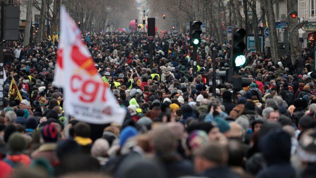 Francia se manifestó en masa contra la reforma jubilatoria