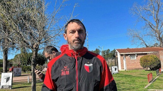 Minella ratificó una duda en el once inicial de Colón