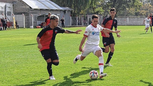 Colón superó a Huracán en Reserva y sueña con acceder a los cuartos de final en la Copa de la Liga.