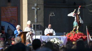 Miles de fieles acompañaron la procesión de San Miguel en Paraná