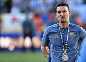Scaloni rompió en llanto y dejó abierta la puerta sobre una posible salida