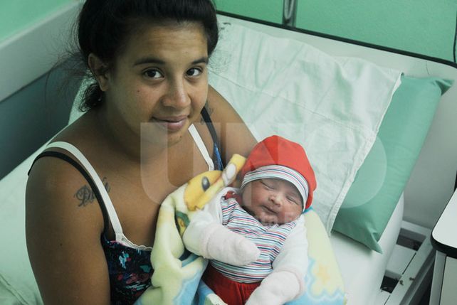 Karen Alegre tiene 18 años y es la mamá de Alma
