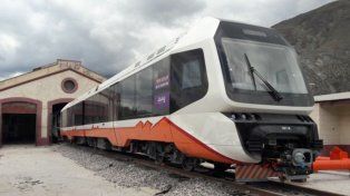 Jujuy inaugura un tren turístico solar con un recorrido por la Quebrada