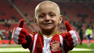 Dolor en Inglaterra por la muerte del pequeño hincha que perdió la lucha contra el cáncer