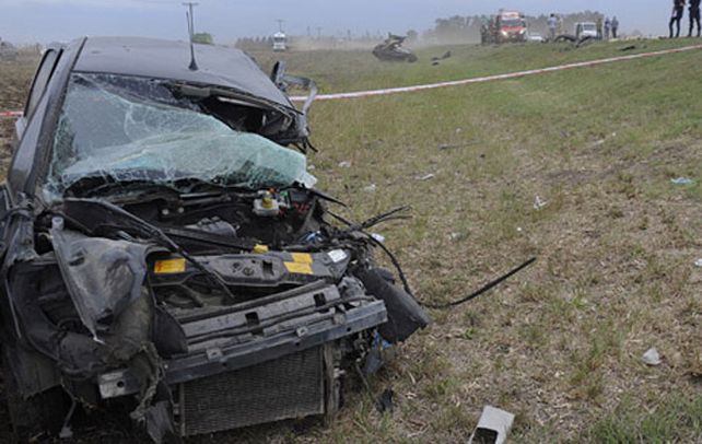 La escena.  La conductora del Meriva perdió la vida.